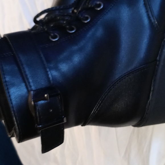 Shoes - Picture 6 of 6